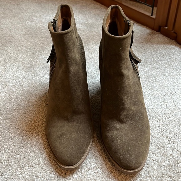 Universal Thread Booties - Picture 4 of 5